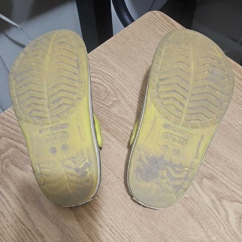 Crocs Kids Yellow‎ Clogs Size 2